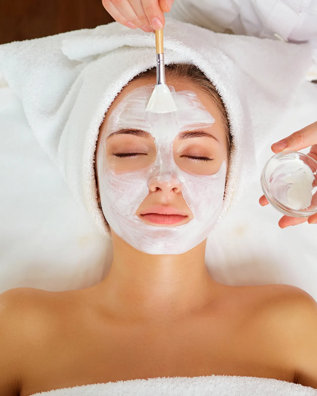 Soin du visage : pose d’un masque